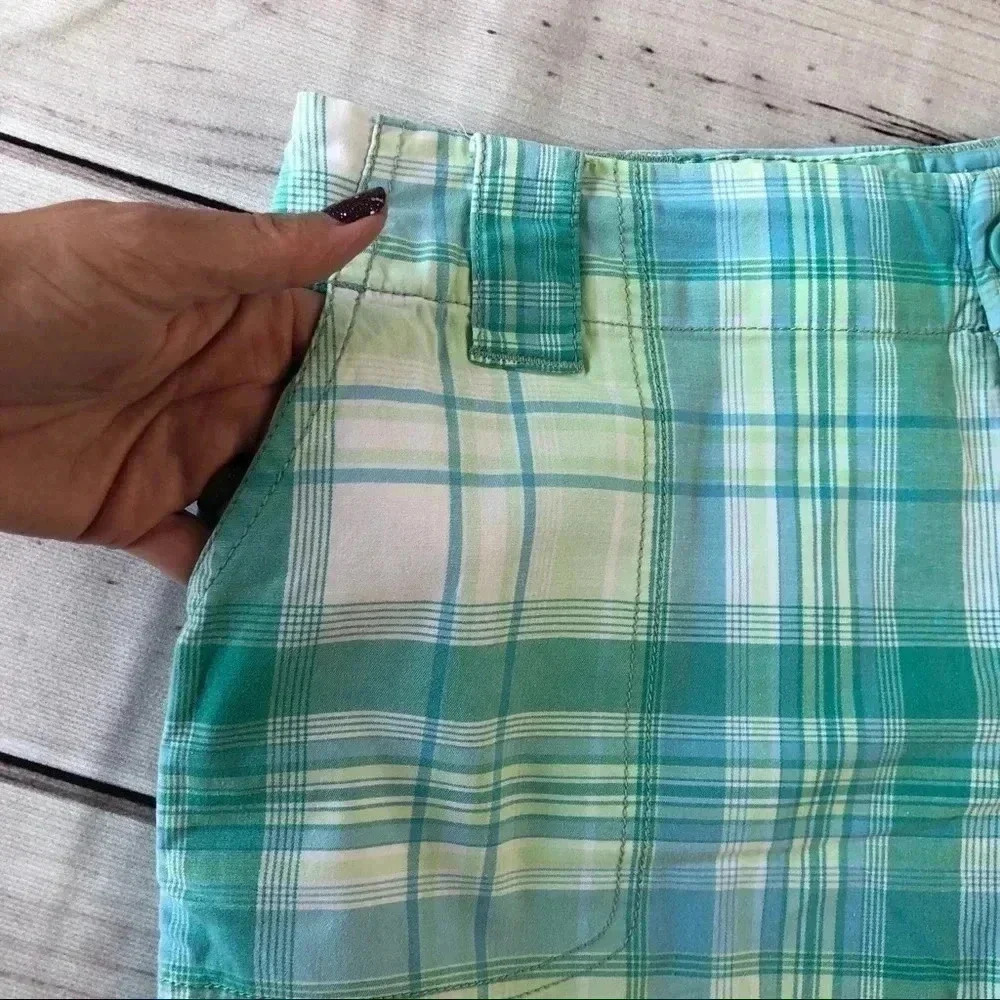 St. John's Bay Plaid Shorts Women 10P Green Teal Petite Stretch Casual Summer - Picture 5 of 13